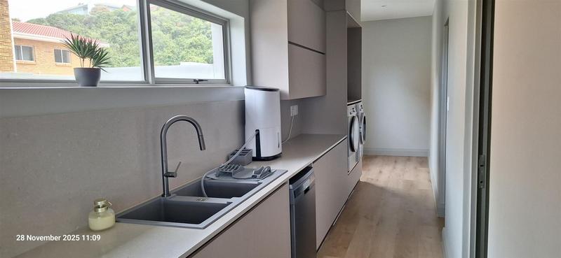 5 Bedroom Property for Sale in Outeniqua Strand Western Cape